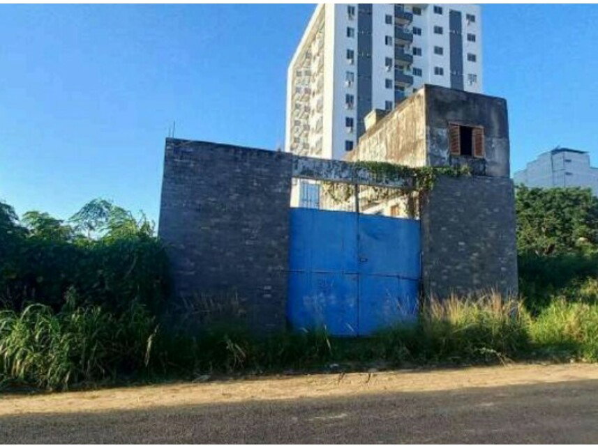 Imóvel Comercial em Leilão com 360m² de Terreno