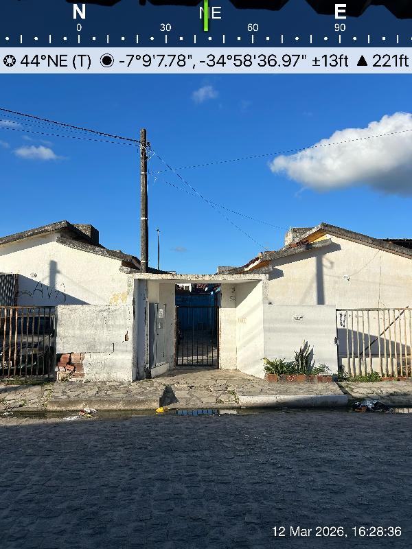 Casa com 2 quartos e 1 vaga em condomínio