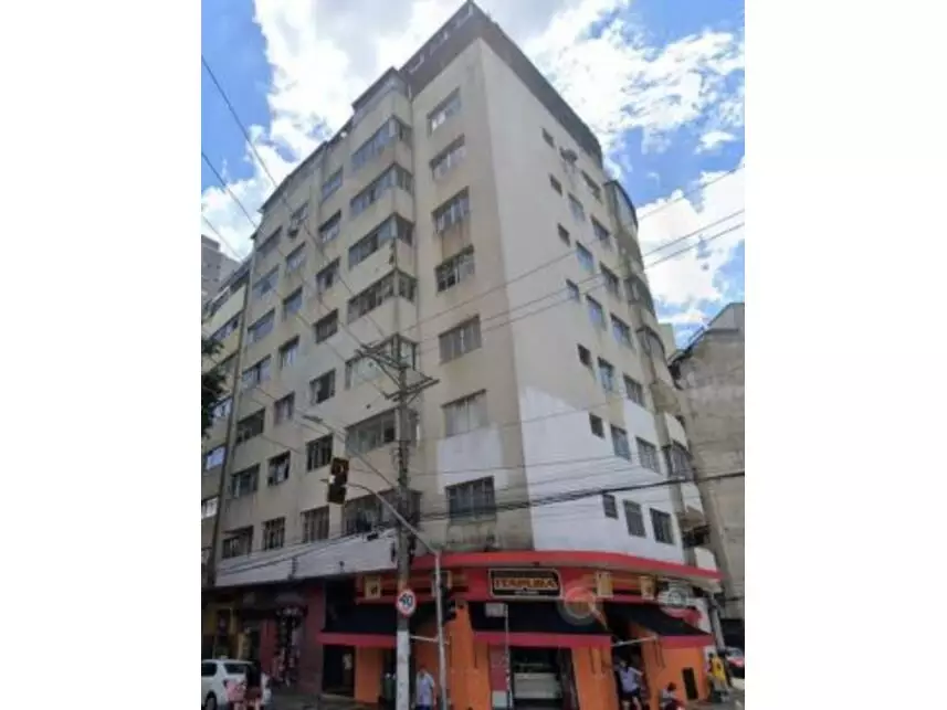 Apartamento com 2 Quartos e 1 Banheiro em Leilão