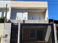 Casa desocupada com 174,88 m² em condomínio fechado