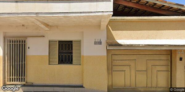 Casa padrão com 5 quartos, 3 banheiros, 1 vaga, 105m² construída