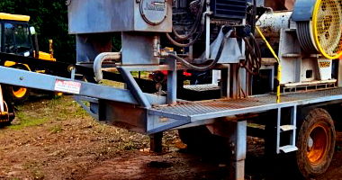 Conjunto de Britagem Móvel CCM 10025 com Motor MWM