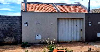 Casa com 2 Quartos e Área Privativa em Trindade-GO