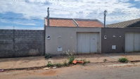 Casa com 2 Quartos e Área Privativa em Trindade-GO