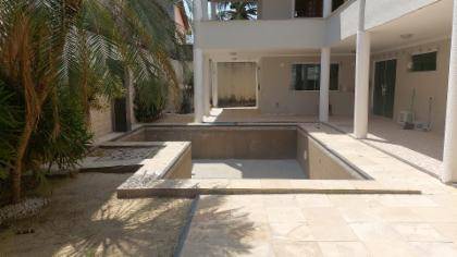 Casa ocupada com 400m² terreno e 378m² construída