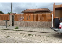 Casa ocupada com 159,83m² construídos e 2 lotes