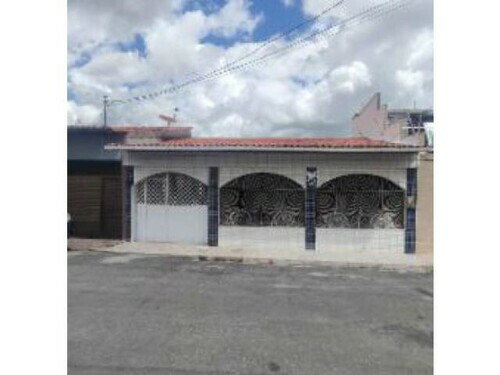 Casa em Monte Castelo com 3 quartos e 141m² de área construída