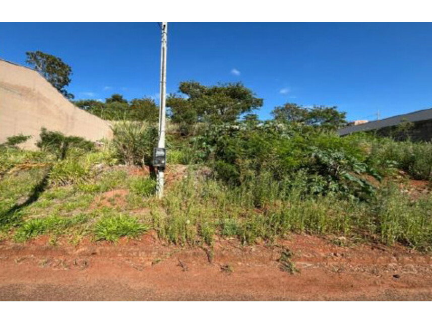 Terreno em leilão com 253,47m² em Cornélio Procópio/PR