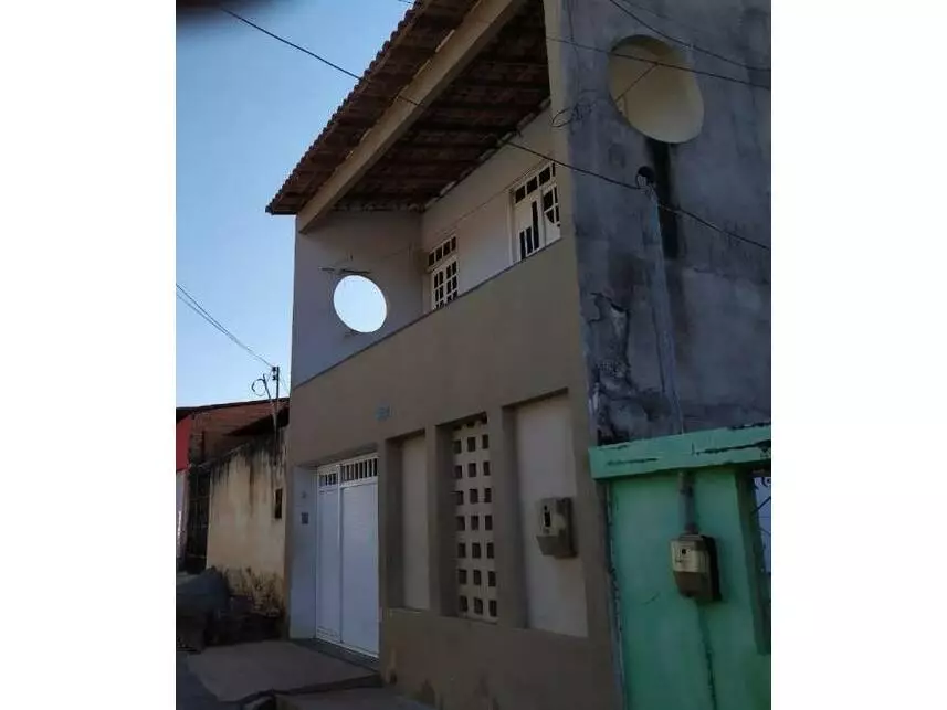 Casa com 1 vaga de garagem, 263m² construídos, ocupada