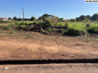 Terreno de 450m², vazio, entre ruas pavimentadas