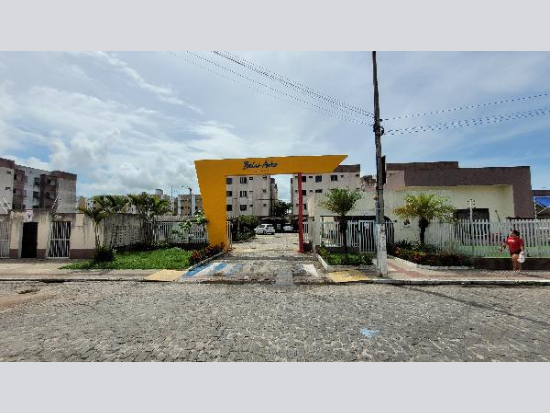 Apartamento 2 Quartos com Varanda e Vaga de Garagem