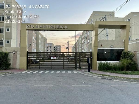 Apartamento 2 Quartos com Vaga em Santa Cruz