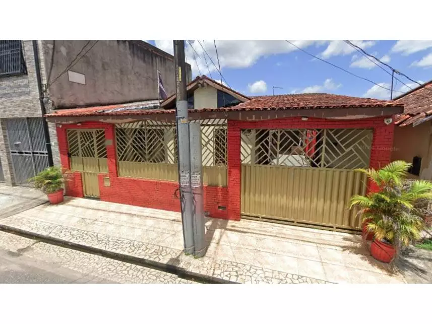 Casa em leilão com 3 quartos e 2 banheiros