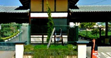 Casa com 300,78m² construídos em terreno de 907,82m² - Ocupado
