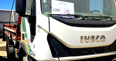 Caminhão Iveco Tector 9-190 em Leilão