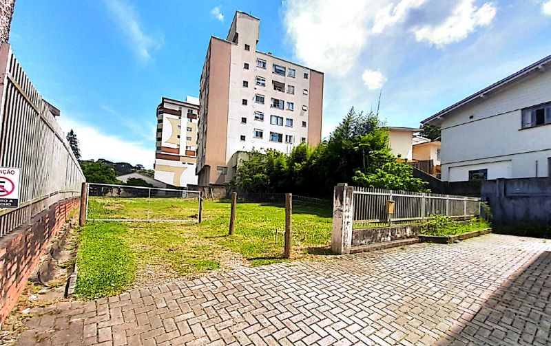 Terreno urbano amplo de 702,53m² no Centro, sem edificações