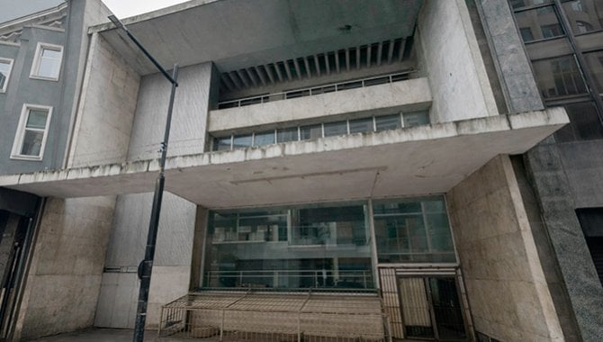Prédio Comercial com 2.700 m², 4 banheiros