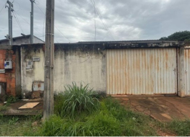 Casa residencial com 3 quartos, 2 banheiros, ocupada, 61.87m² construídos