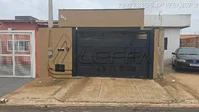 Casa com 126m², varanda, em Manduri/SP