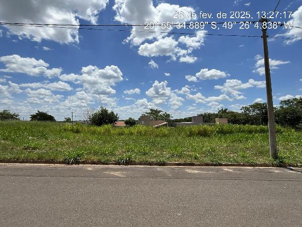 Terreno 220m² com matrícula regularizada, desocupado