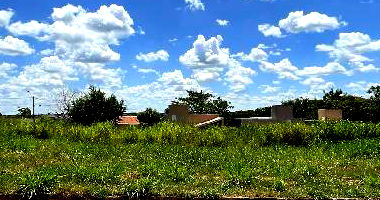 Terreno 220m² com matrícula regularizada, desocupado
