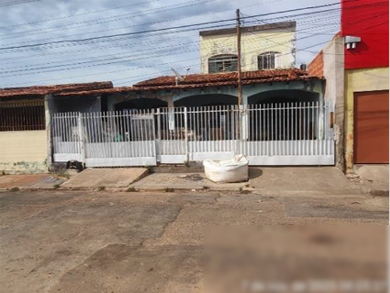 Casa com 2 quartos, 1 banheiro, 42,06m² construída, ocupada