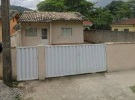 Casa aconchegante com 2 quartos e 1 vaga em Maricá/RJ
