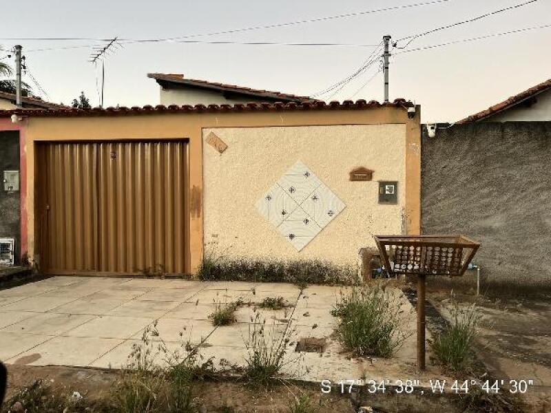 Casa com 2 Quartos e 1 Vaga em Várzea da Palma