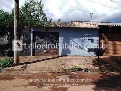 Casa com 2 Quartos e Varanda em Condomínio