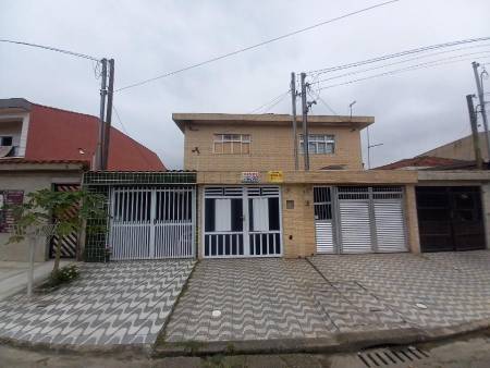 Casa Ocupada com 85m² de Área Construída em São Vicente