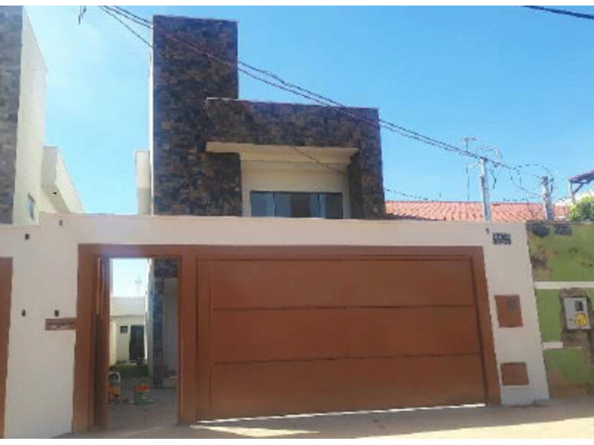 Sobrado em Leilão com 200,38m² em Goiânia