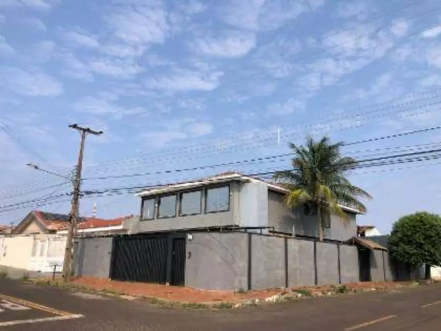 Casa com 341m² construídos, ocupada, em Campo Grande/MS