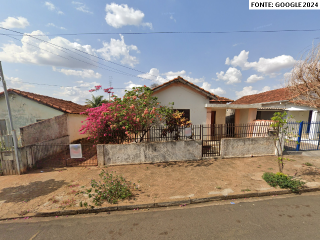 Casa antiga com 72,05m² e terreno de 476,30m² em Catanduva