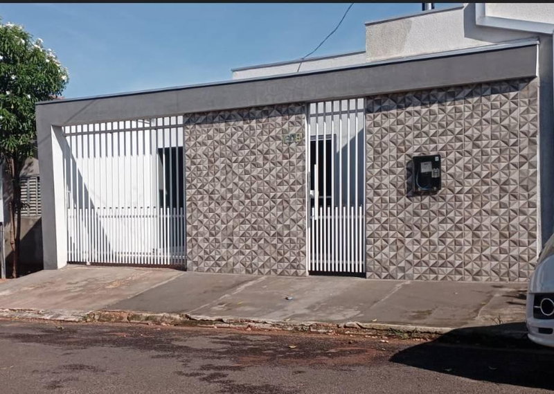 Casa com 3 quartos e 161m² em Arenápolis