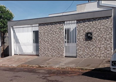 Casa com 3 quartos e 161m² em Arenápolis