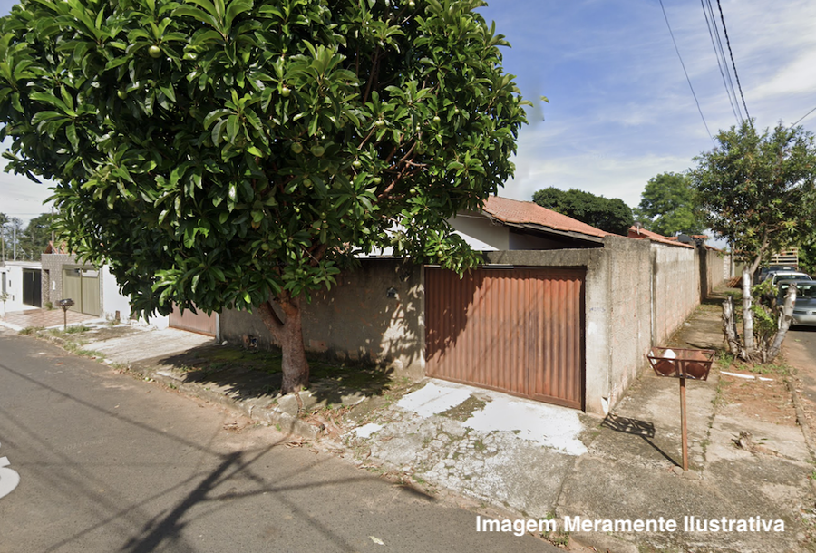 Direitos aquisitivos sobre casa de 221m² com boa área construída
