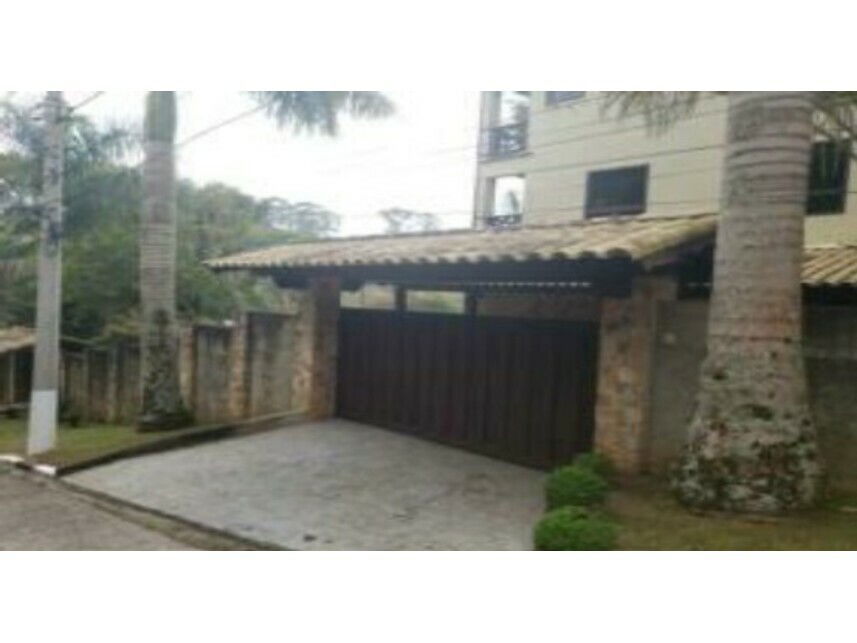 Casa ampla com 1.200m² de terreno e 775m² construída, imóvel ocupado