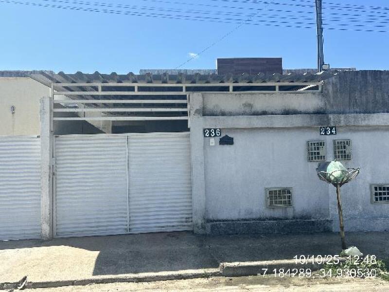 Casa com 2 quartos, 2 banheiros e 1 vaga de garagem