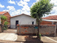 Casa com 4 cômodos e 320m² de terreno