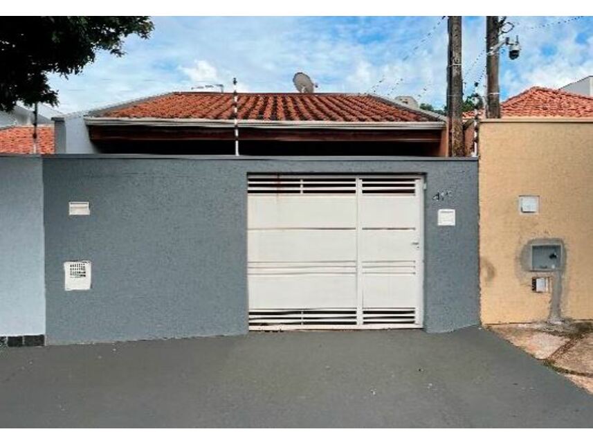 Casa Ocupada com 3 Quartos e 2 Banheiros em Araraquara