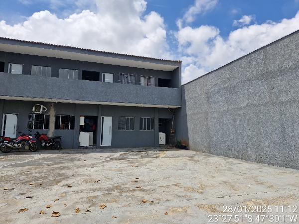 Casa com 1 quarto, banheiro, sala, cozinha e 1 vaga