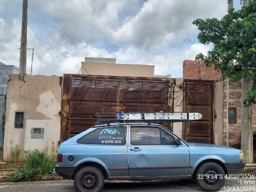 Casa com 154m², 1 varanda, desocupada, ideal para investimento