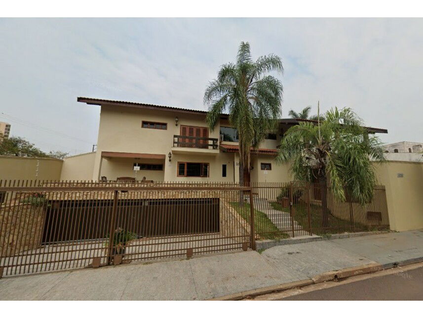 Casa espaçosa com 675,50m² em Jardim Bongiovani