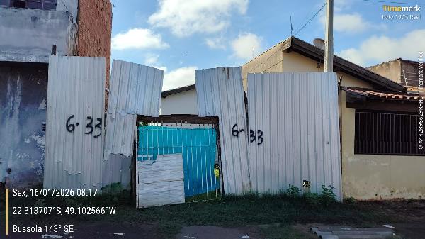 Casa com 28,87 m², 1 quarto, 1 banheiro, área de serviço e cozinha