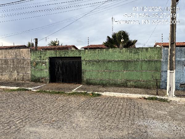 Casa com 2 quartos, 2 banheiros e 1 vaga de garagem