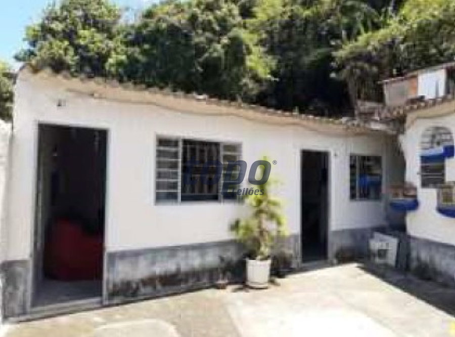 Casa com 50% de parte ideal, 2 quartos, 1 banheiro, 61.87m²