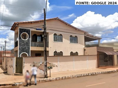 Sobrado com sala comercial, 268m², 3 quartos, 2 banheiros, garagem