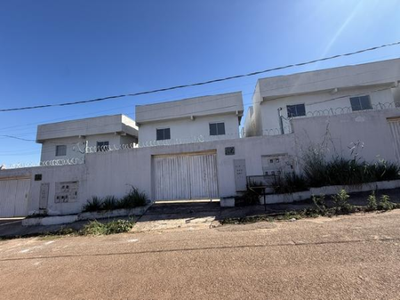 Apartamento com 2 quartos e 55m² privativos em Águas Lindas