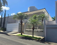 Residencial Alto dos Caiaras com Piscina e Jardim