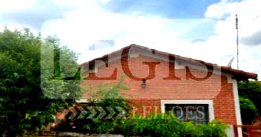 Casa com 253m², 3 quartos, 2 banheiros, edícula e área de serviço